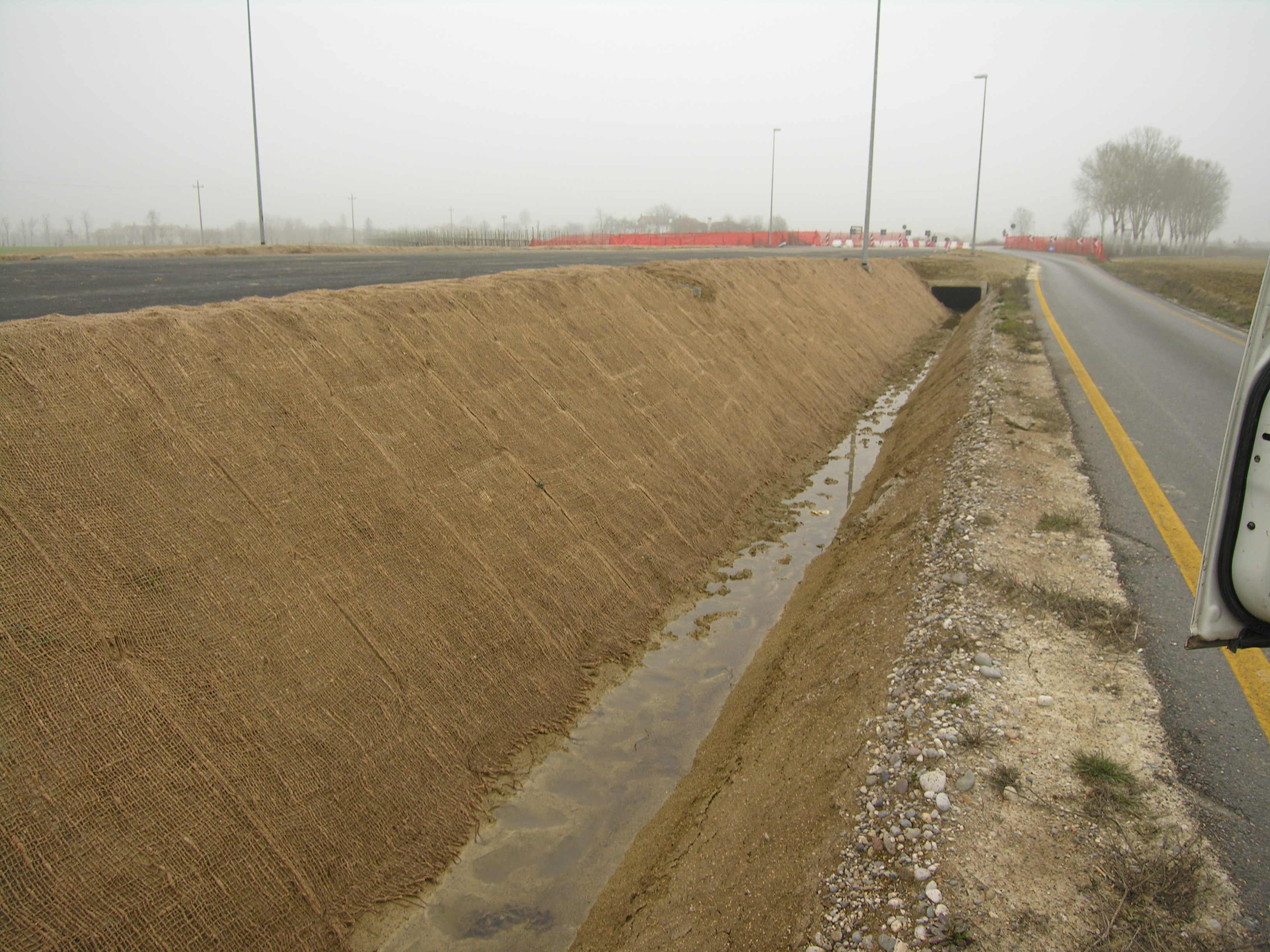 Biostuoie su canale stradale